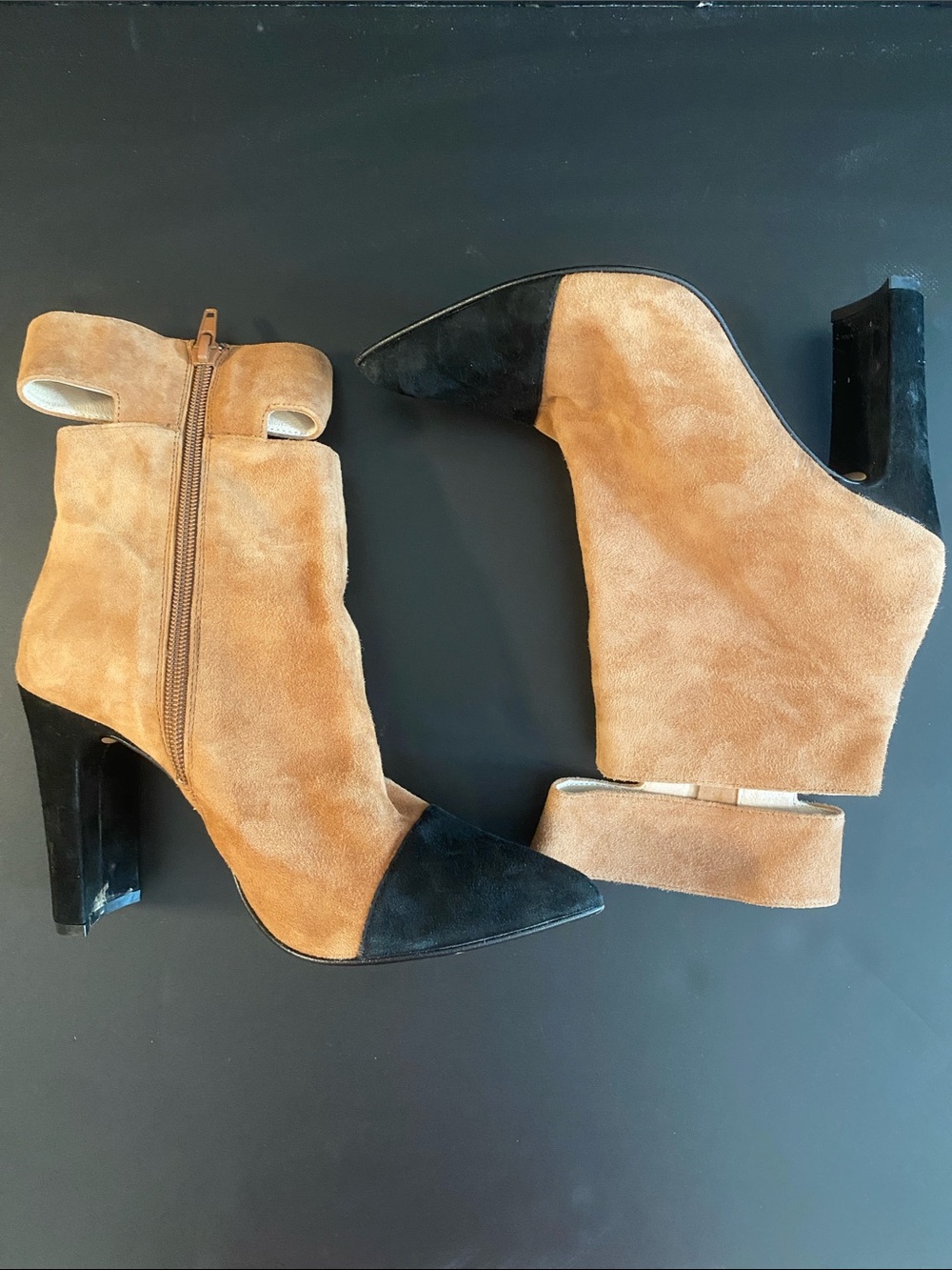 42. Gold Kiki Leather Suede Two Tone Heeled Pointed Toe Boots Tan Black Sz 7.5